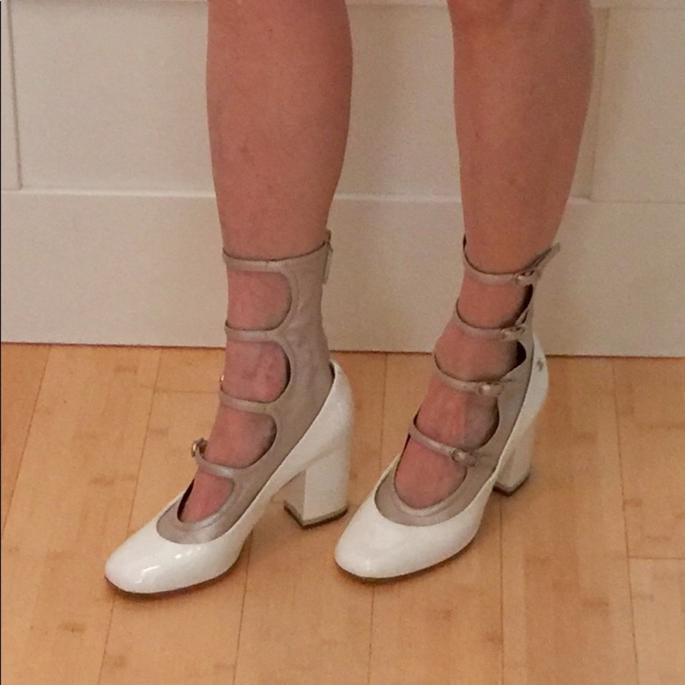 RARE NWT CHANEL WHITE PATENT PUMP WITH LAMBSKIN GLADIATOR INSET - Picture 8 of 13